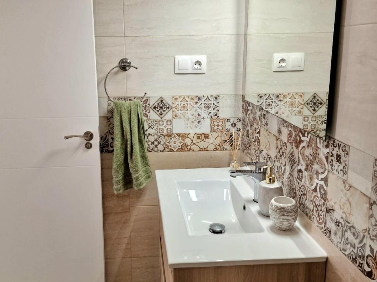 Cozy Apartment With Sea View ตอร์เรเวียคา ภายนอก รูปภาพ